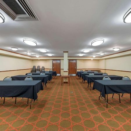 Best Western Louisville East Inn & Suites Экстерьер фото