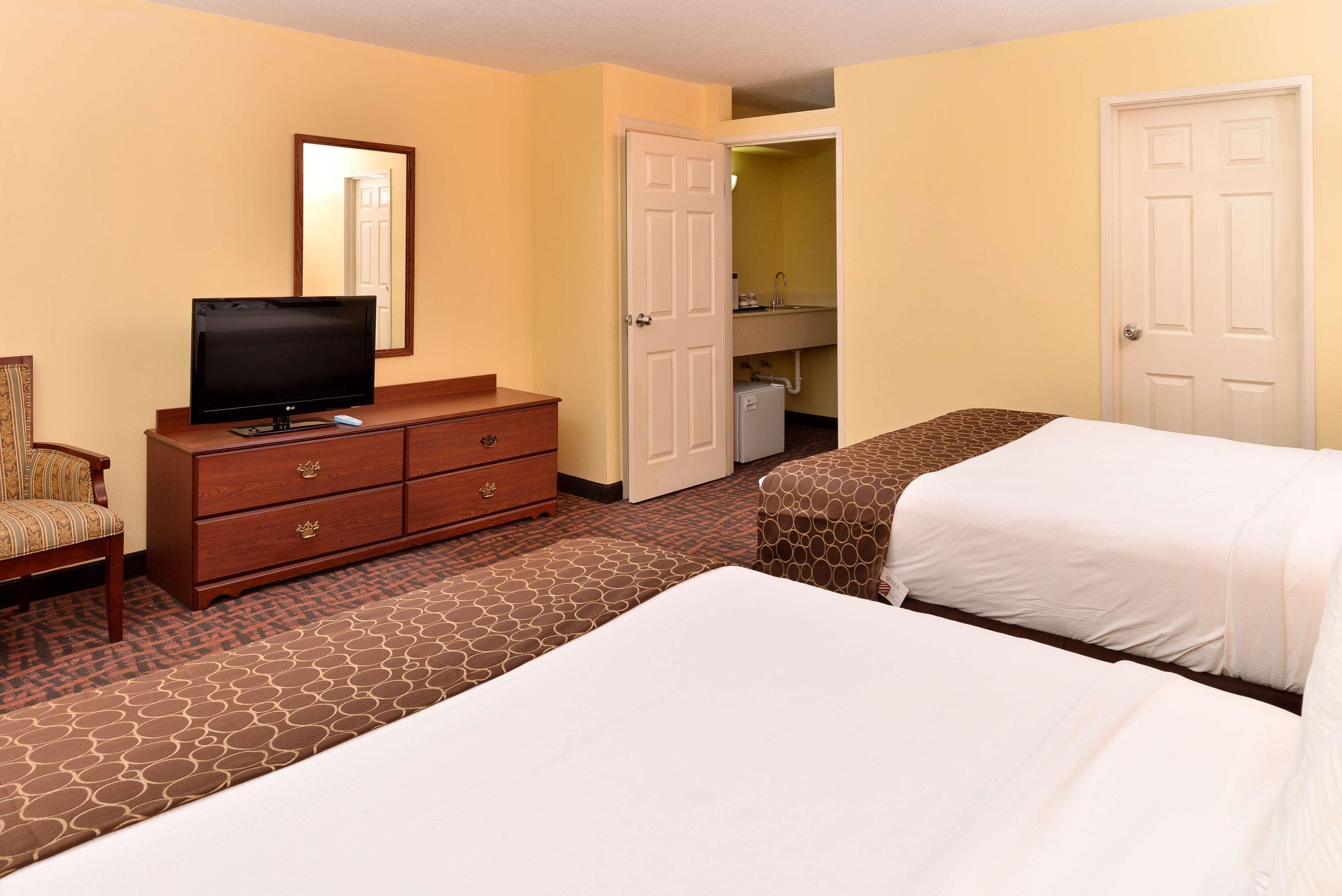 Best Western Louisville East Inn & Suites Экстерьер фото