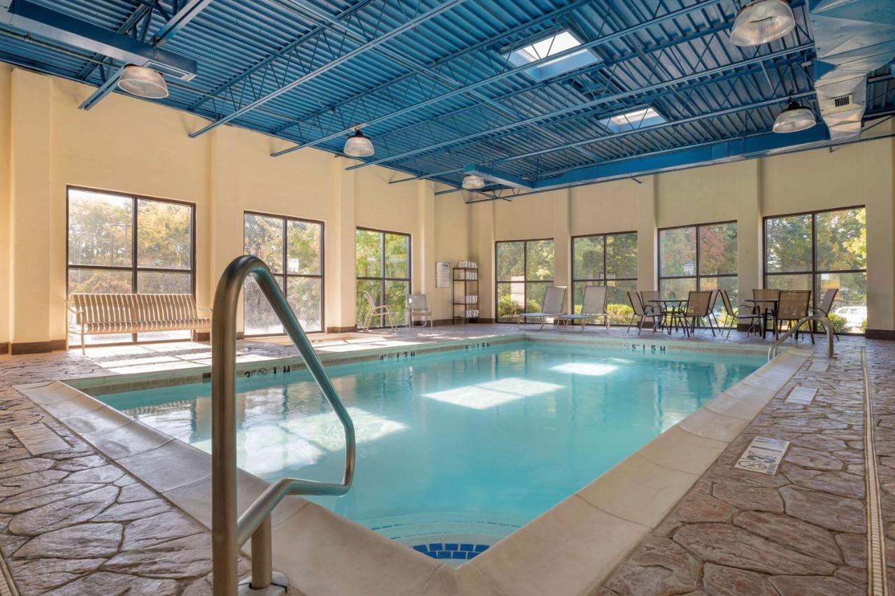 Best Western Louisville East Inn & Suites Экстерьер фото