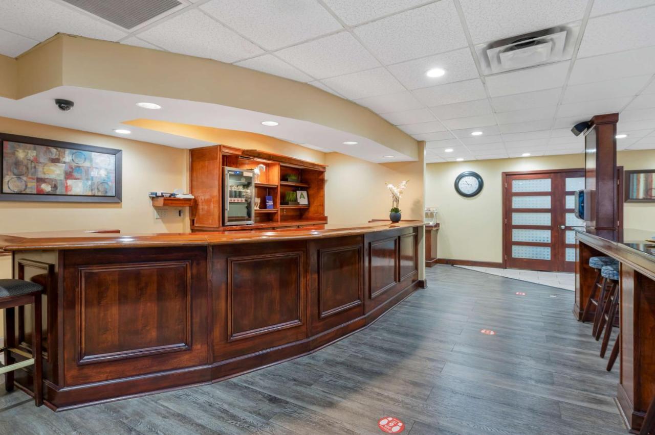 Best Western Louisville East Inn & Suites Экстерьер фото