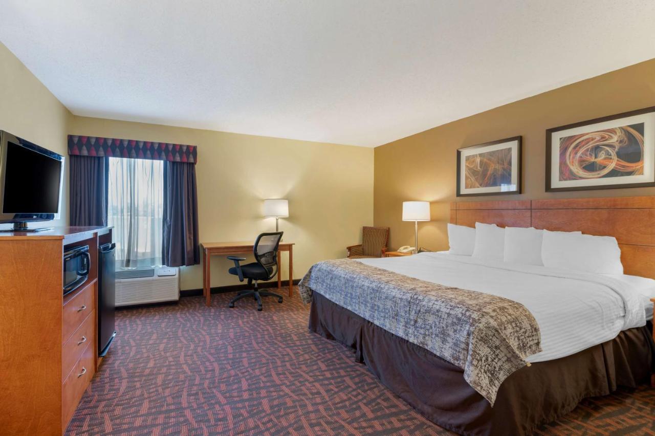 Best Western Louisville East Inn & Suites Экстерьер фото