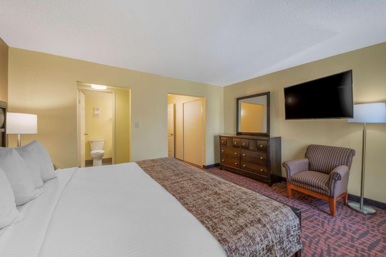 Best Western Louisville East Inn & Suites Экстерьер фото