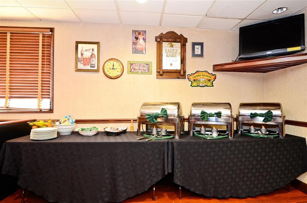 Best Western Louisville East Inn & Suites Ресторан фото