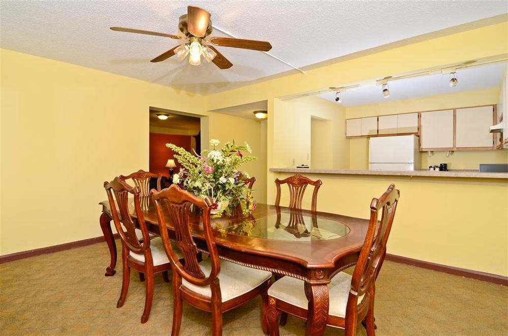 Best Western Louisville East Inn & Suites Номер фото