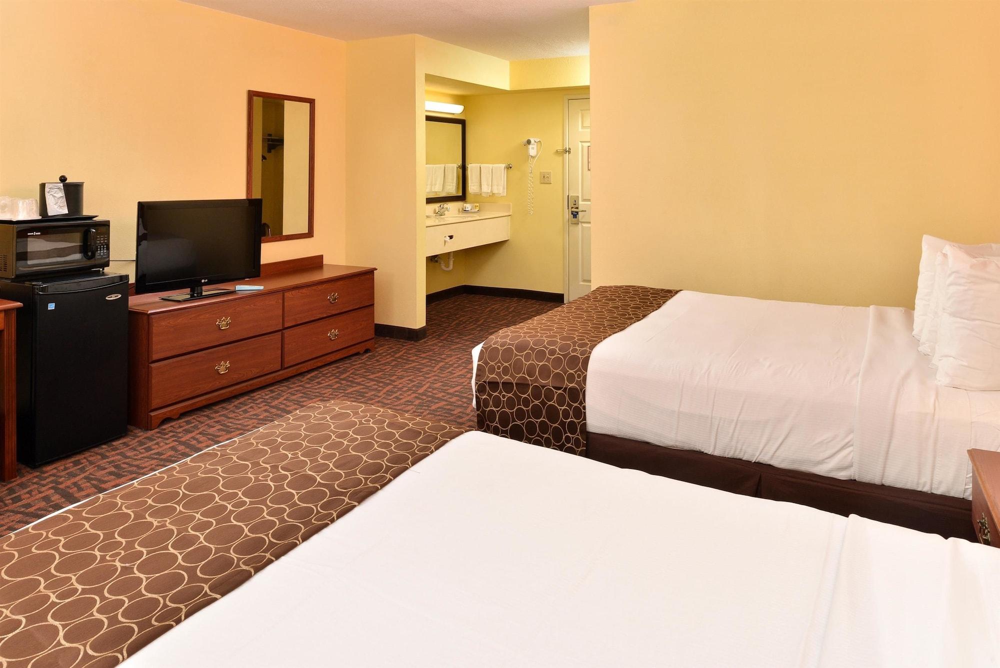 Best Western Louisville East Inn & Suites Экстерьер фото