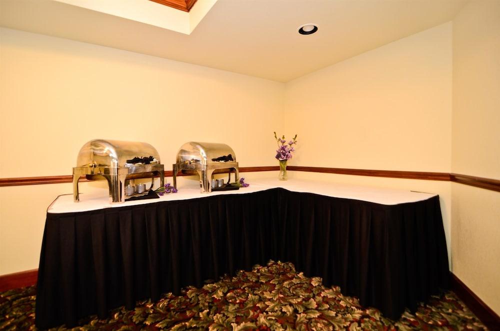 Best Western Louisville East Inn & Suites Экстерьер фото