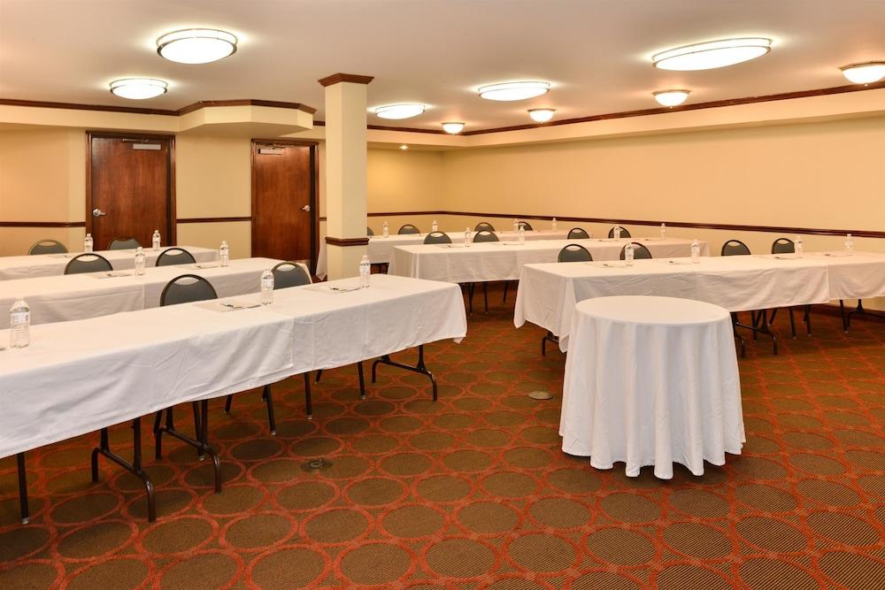 Best Western Louisville East Inn & Suites Экстерьер фото