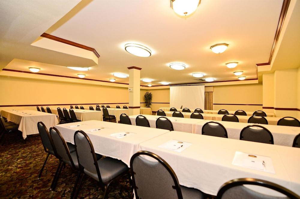 Best Western Louisville East Inn & Suites Экстерьер фото