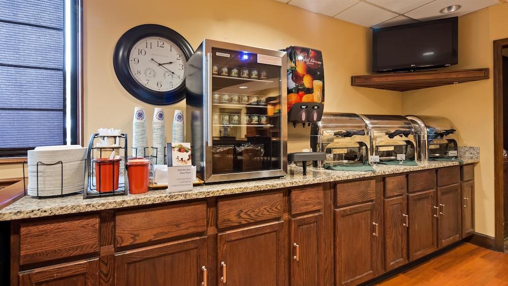 Best Western Louisville East Inn & Suites Экстерьер фото