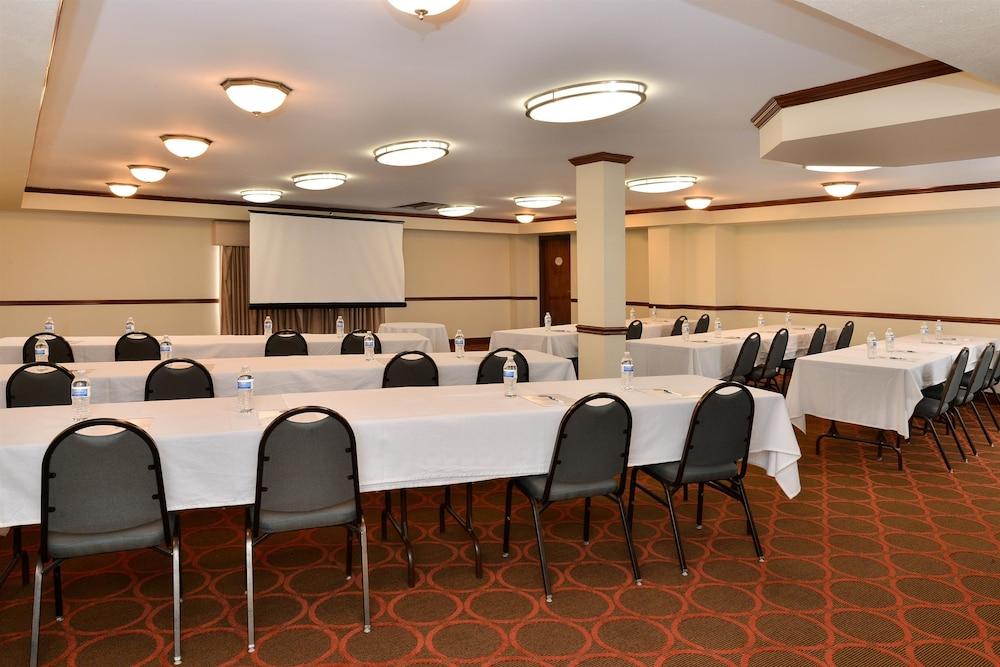Best Western Louisville East Inn & Suites Экстерьер фото