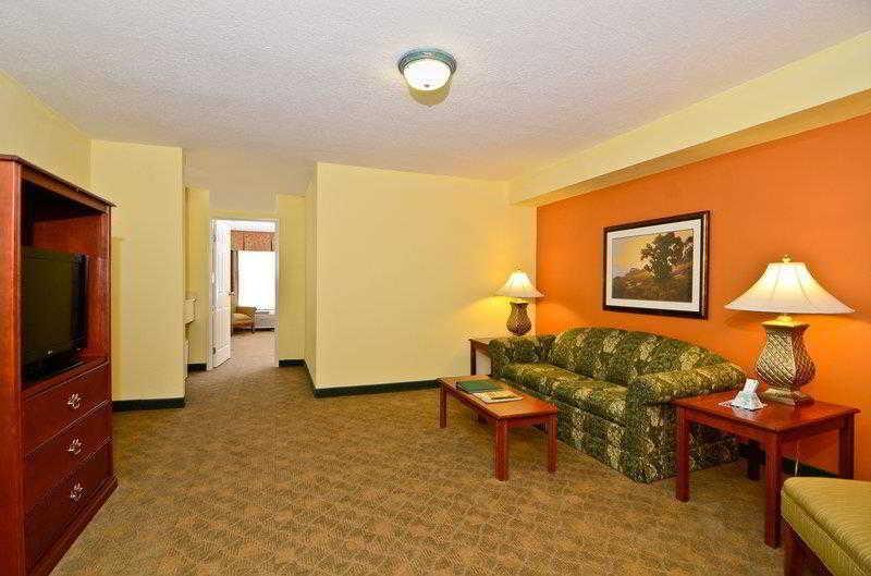 Best Western Louisville East Inn & Suites Экстерьер фото