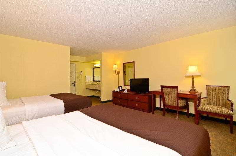Best Western Louisville East Inn & Suites Экстерьер фото