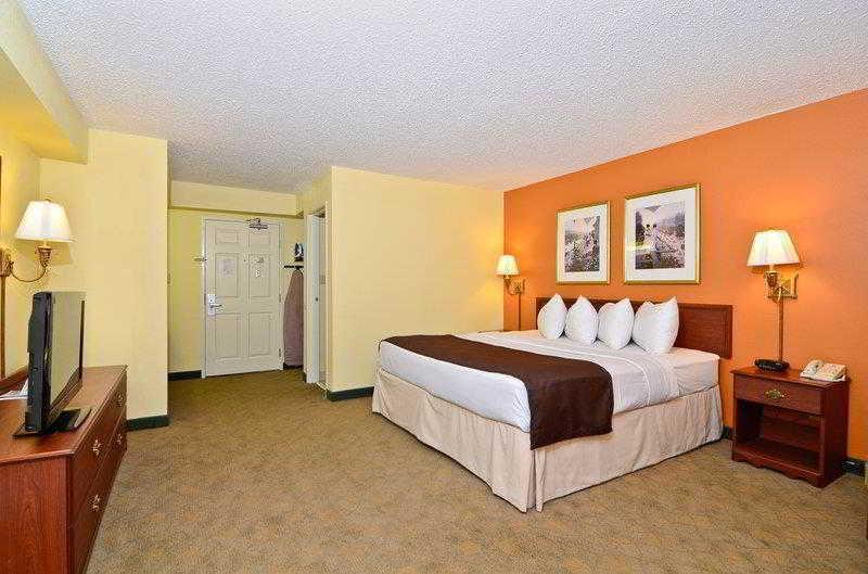 Best Western Louisville East Inn & Suites Экстерьер фото